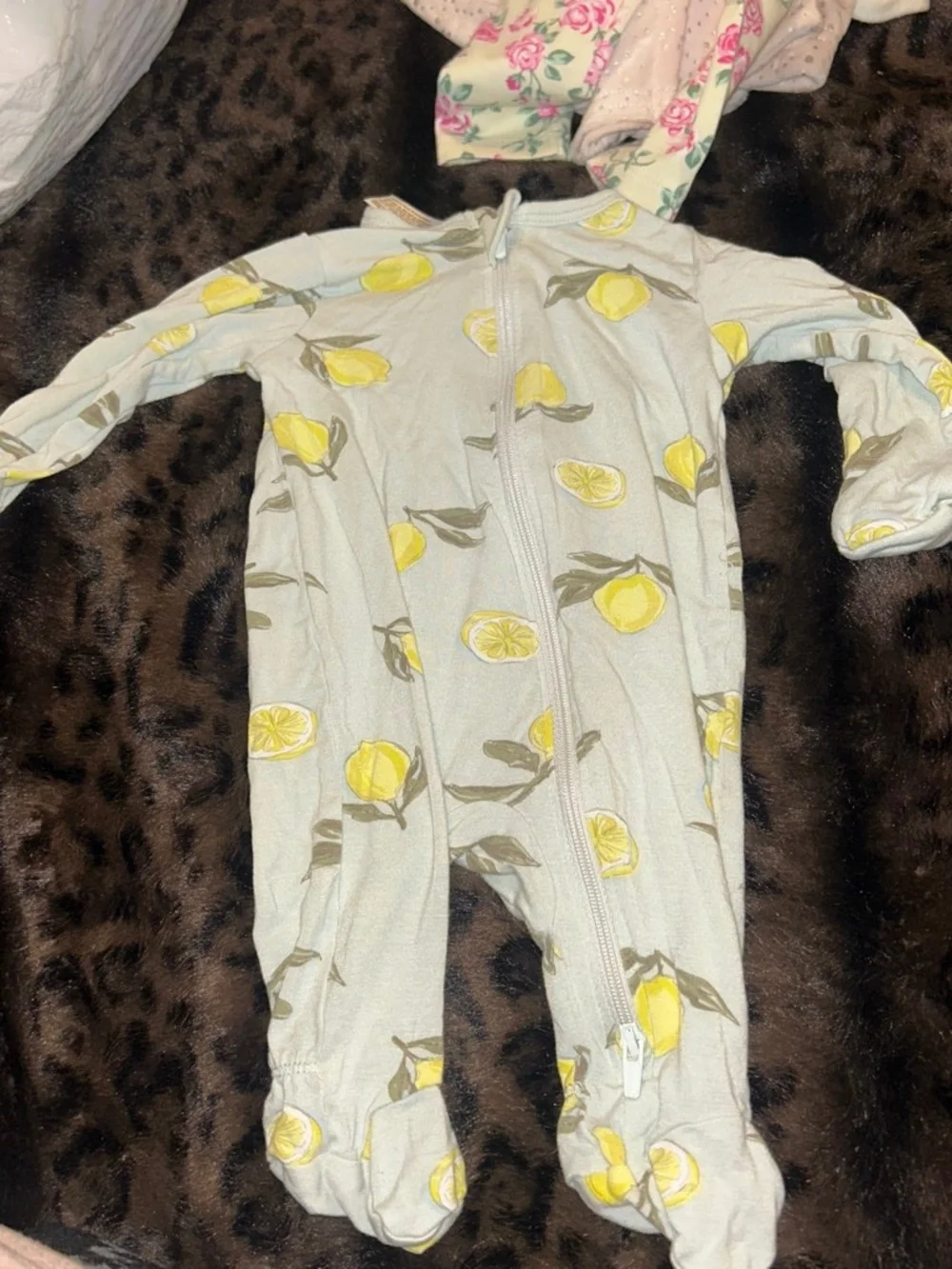 Baby clothes different brands cartes all new born and 0-3 months gentle use once